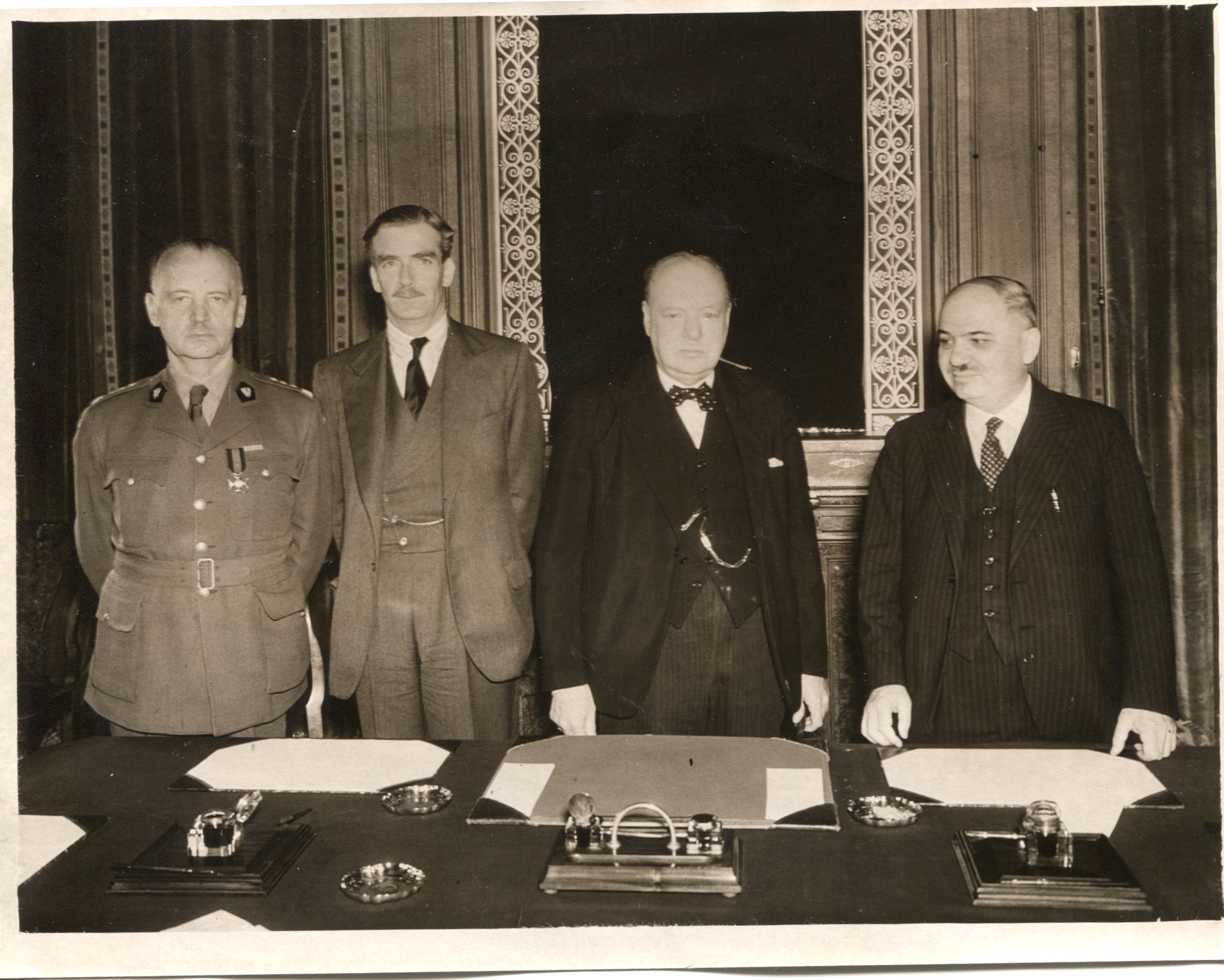 CHURCHILL-43442-1.jpg