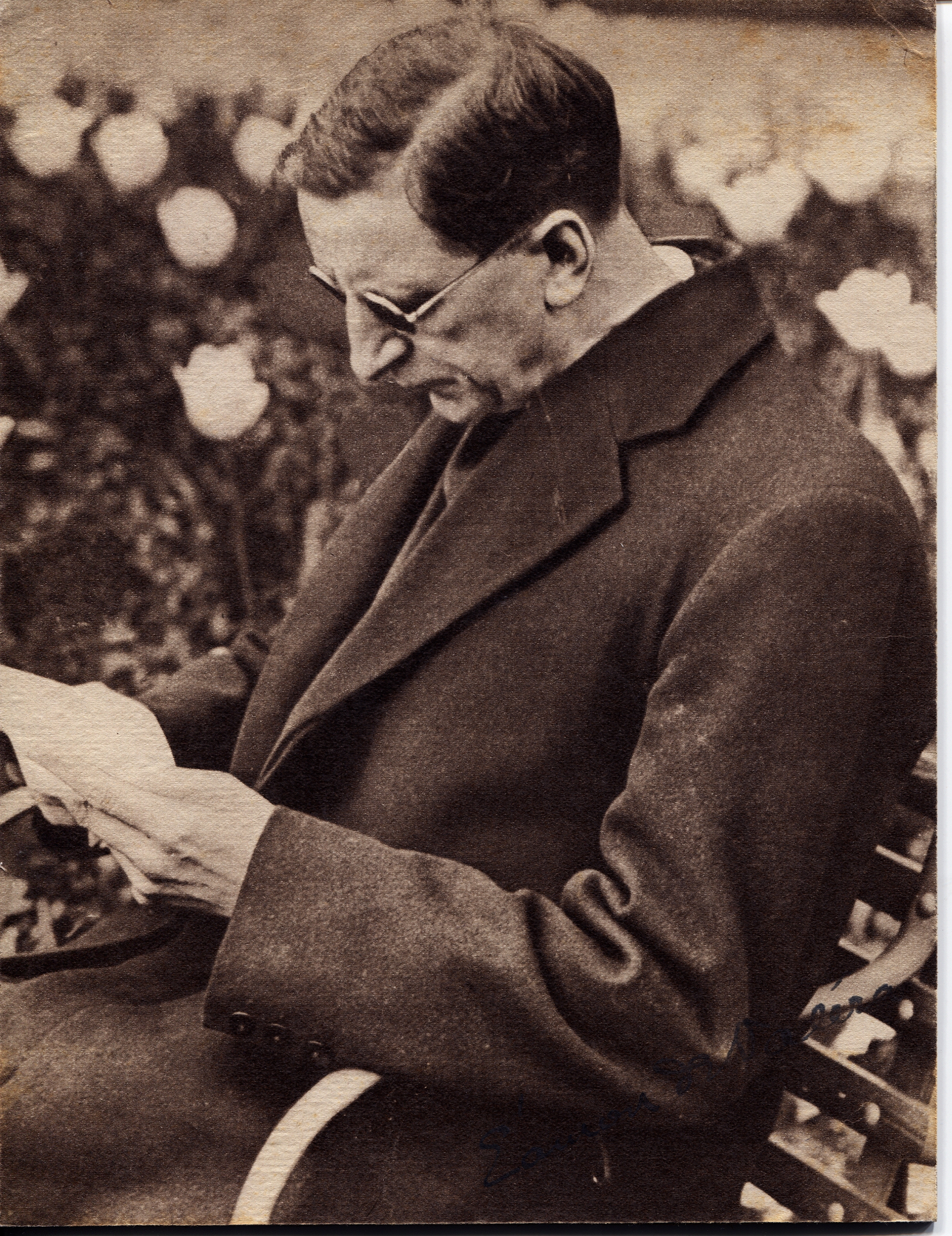 DE-VALERA-42398-1.jpg