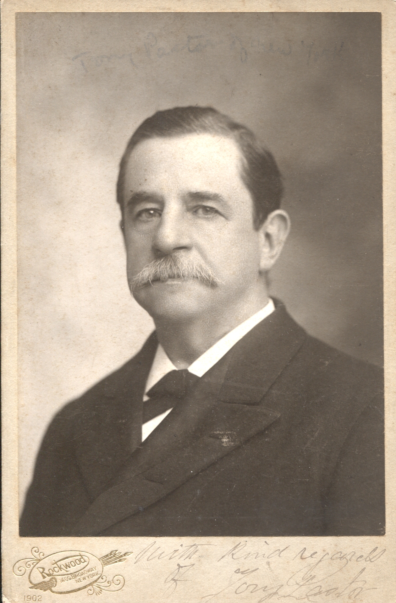 PASTOR-41997-1.jpg