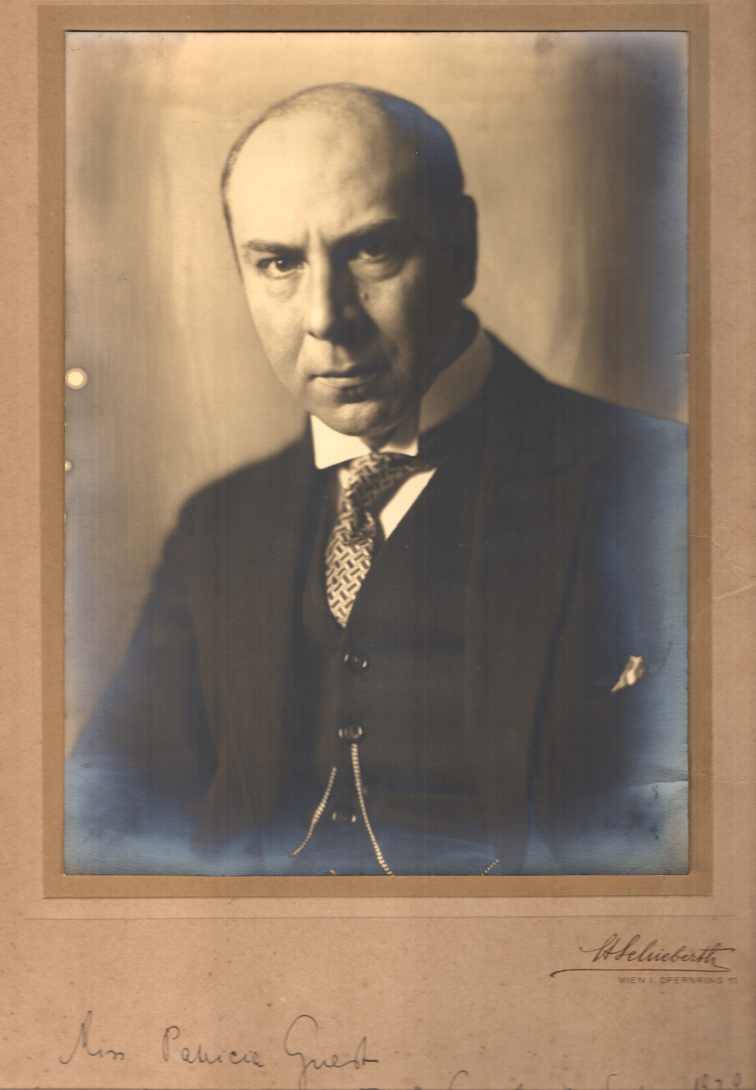 HEGER — Fine large portrait photo by H. Schieberth, signed, inscribed | Sophie Dupré Autographs