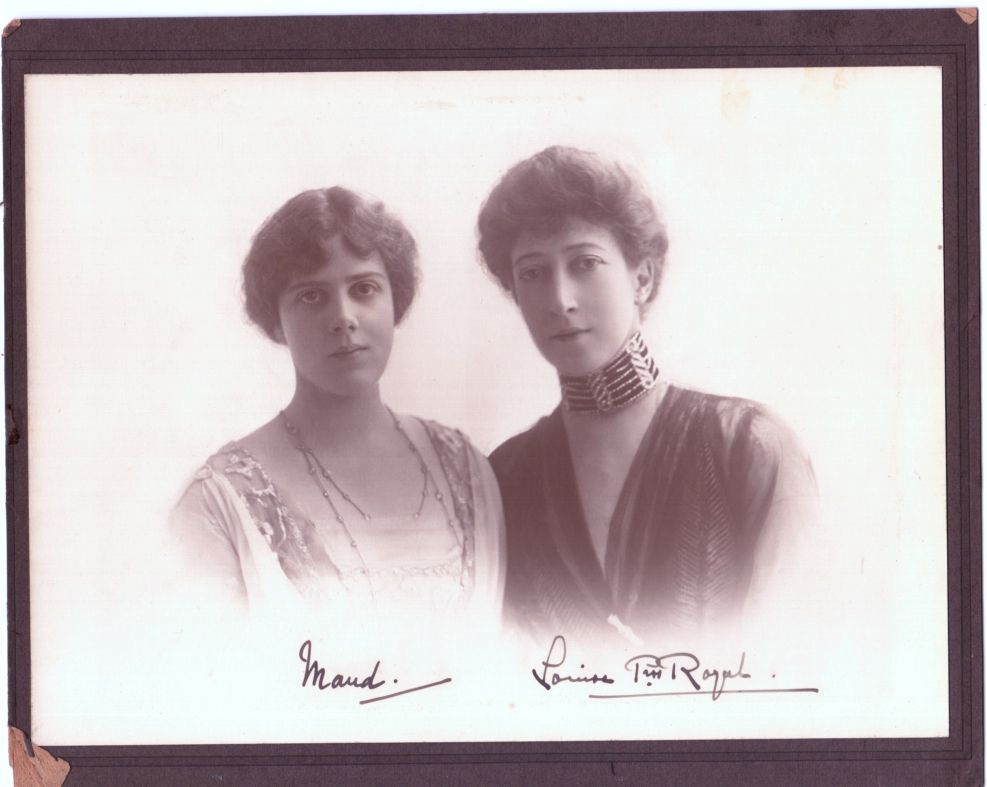 LOUISE VICTORIA — Fine photo signed by both, | Sophie Dupré Autographs