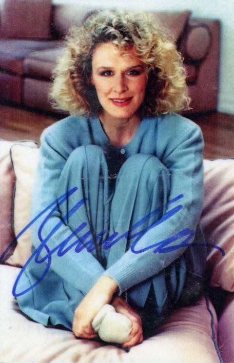 CLOSE — Charming colour photograph, signed in felt pen, full face, | Sophie Dupré Autographs
