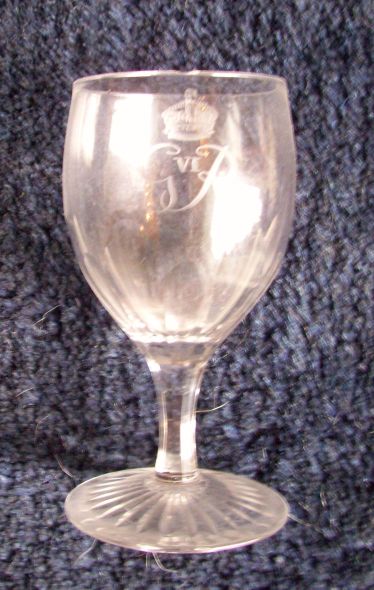 GEORGE VI — Charming cut glass wine glass, | Sophie Dupré Autographs