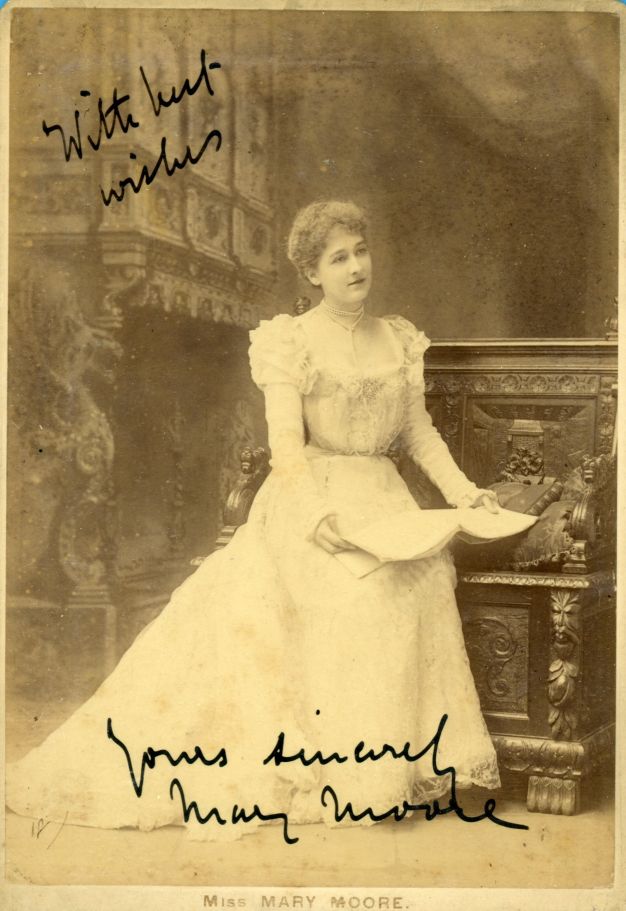 MOORE — Fine cabinet photo by Alfred Ellis signed and inscribed | Sophie Dupré Autographs