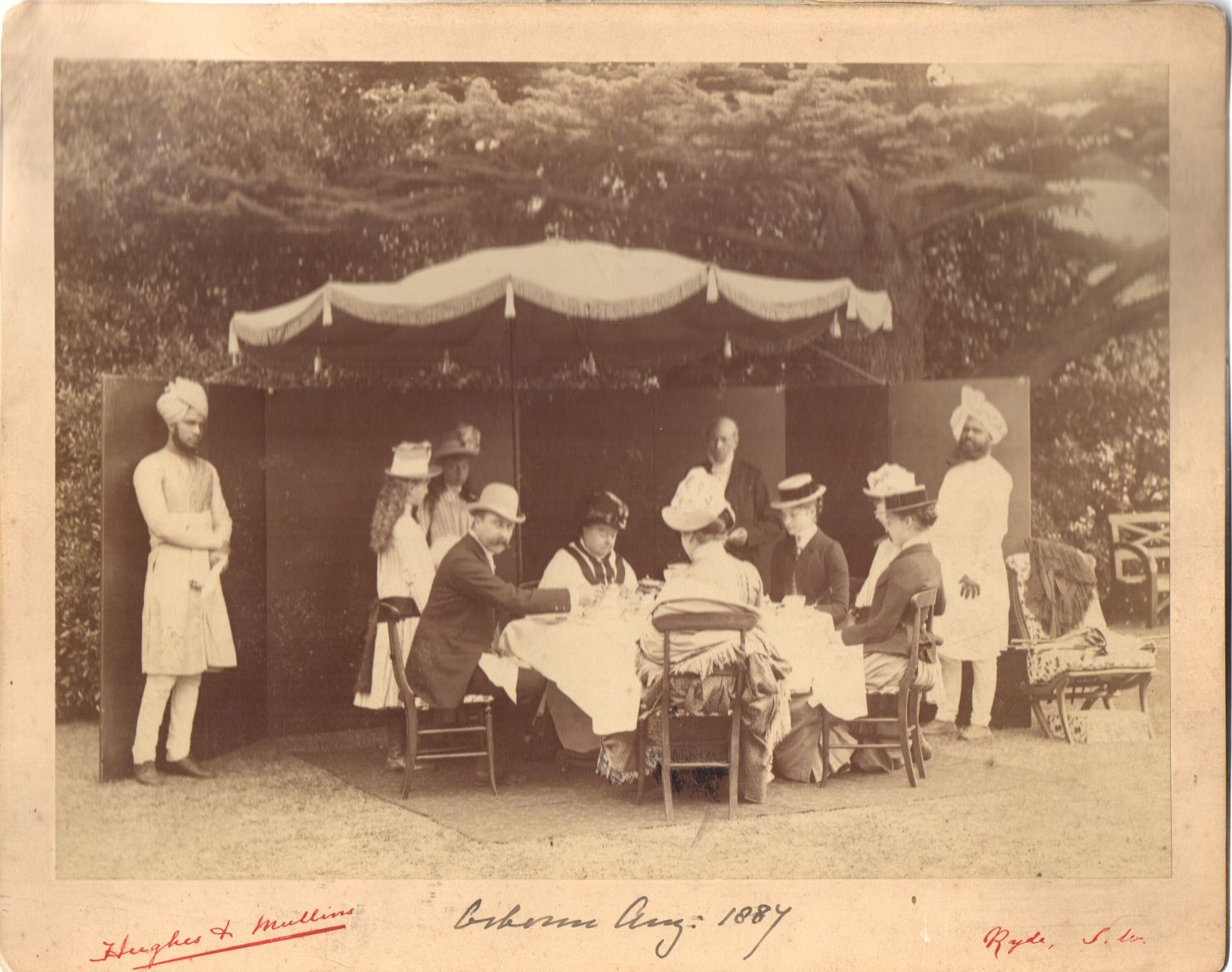 VICTORIA — Superb group photo, titled by the Queen, | Sophie Dupré Autographs