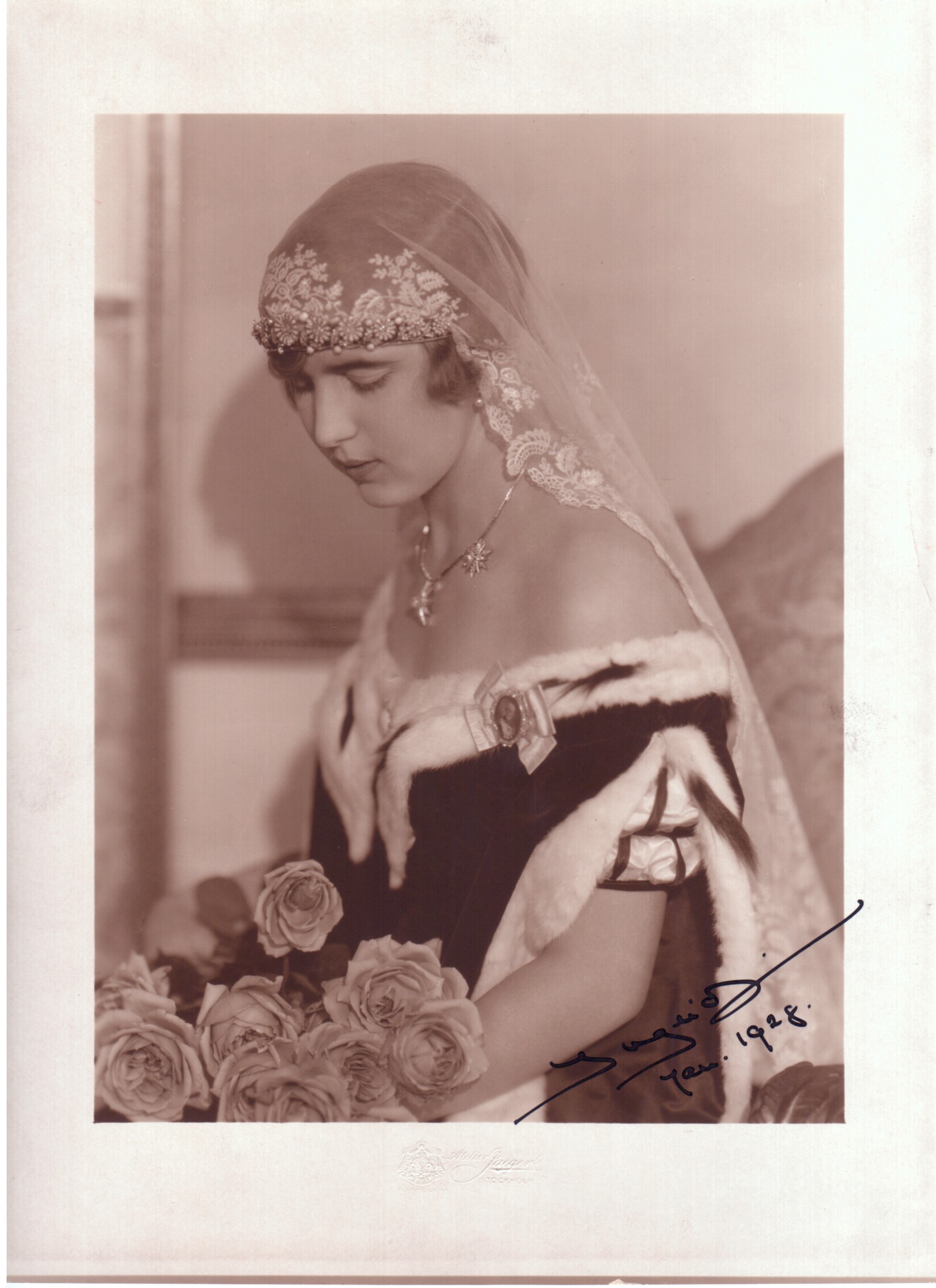 INGRID — Charming court portrait photo signed and dated, | Sophie Dupré Autographs