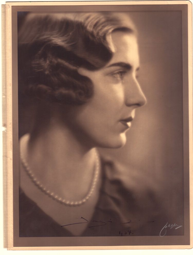 INGRID — Fine formal portrait photo by Jaeger, signed and dated, | Sophie Dupré Autographs