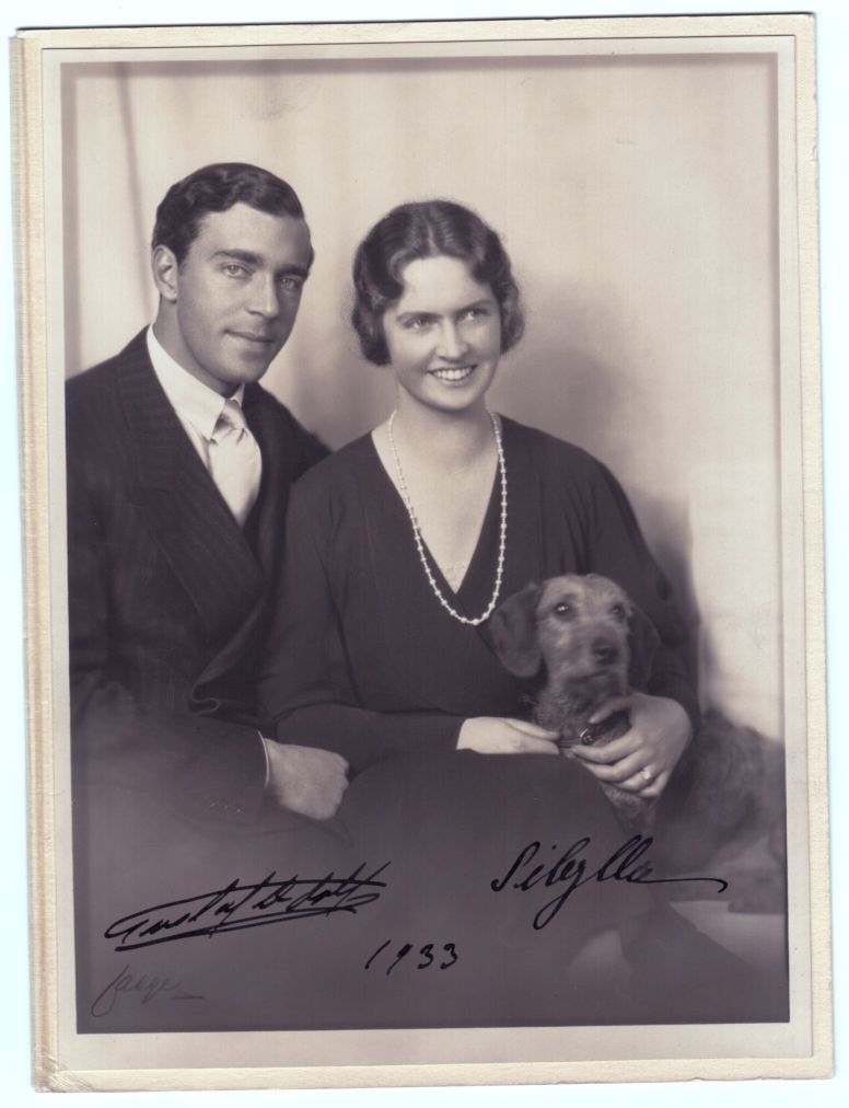 GUSTAF ADOLF — Fine photo by Jaeger, boldly signed Edmund and Sibylla and dated by the Prince, | Sophie Dupré Autographs
