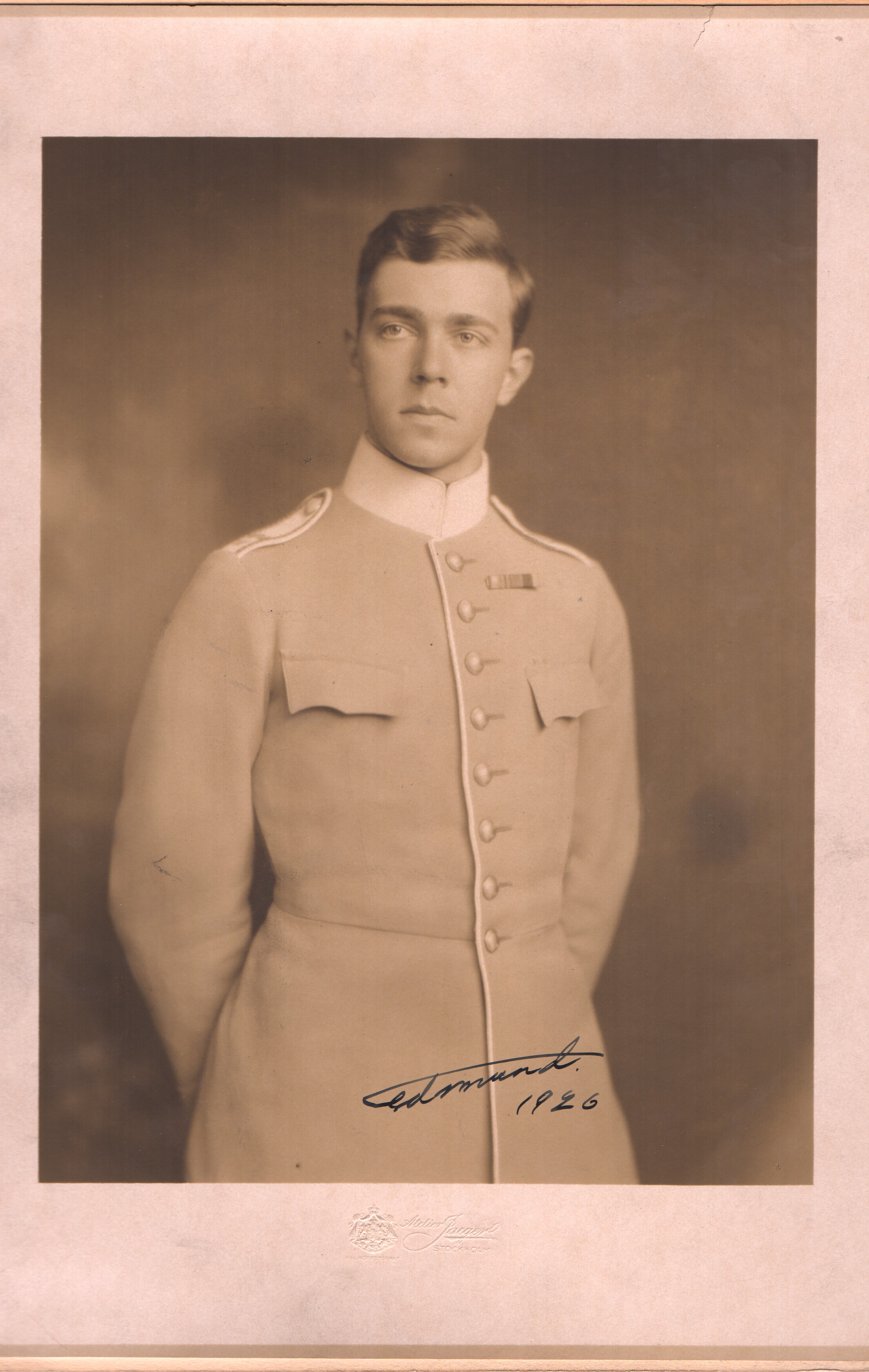 GUSTAF ADOLF — Fine photo by Jaeger, signed Edmund and dated, | Sophie Dupré Autographs