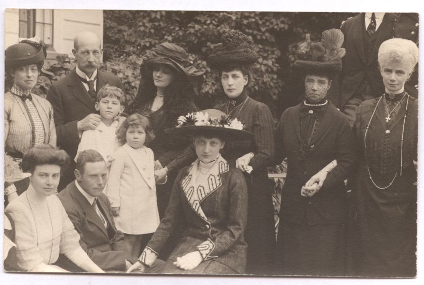 [ALEXANDRA — Unsigned postcard photo | Sophie Dupré Autographs
