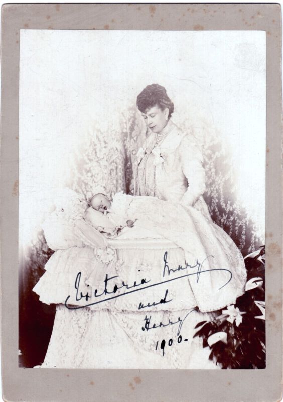 MARY — Enchanting photo, boldly signed Victoria Mary and Henry and dated, | Sophie Dupré Autographs