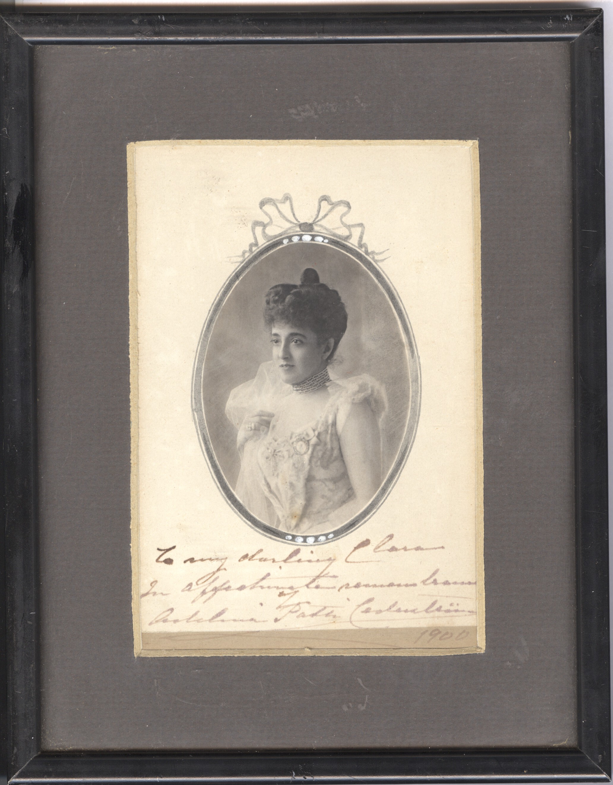 PATTI — Charming oval picture signed in her married name 'Adelina Patti Cederström', | Sophie Dupré Autographs