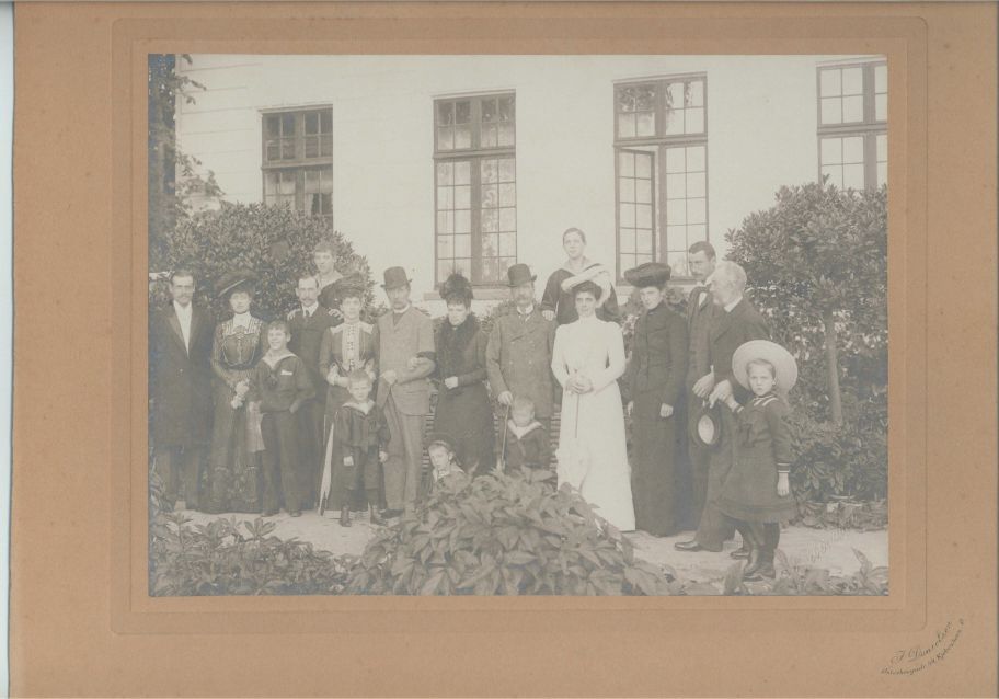 [MARIA FEODOROVNA — Superb group photo by F. Danielsen, taken in 1902 of the Danish, English & Russian Royal family, | Sophie Dupré Autographs