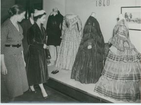 [MARGARET — Fine unsigned press photo showing Princess Margaret | Sophie Dupré Autographs