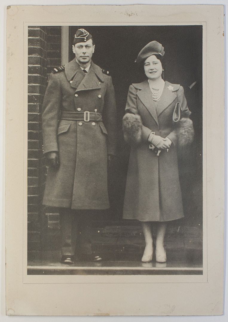 [GEORGE VI — Large unsigned photo of George VI and Elizabeth | Sophie Dupré Autographs