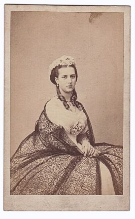 [ALEXANDRA — Charming unsigned carte de visite photo by Hermann Ohm | Sophie Dupré Autographs