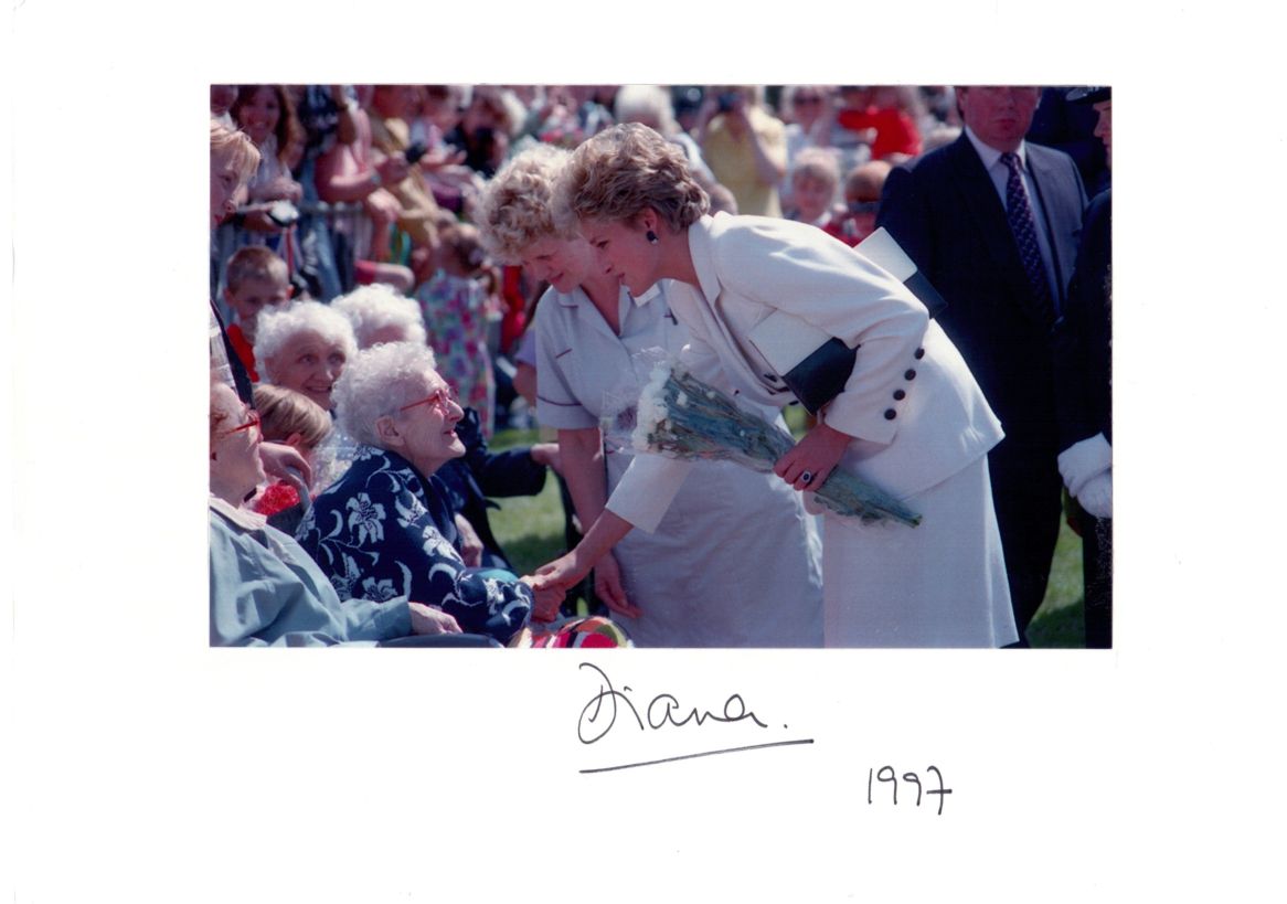 DIANA — Fine coloured photo signed & dated on the mount, | Sophie Dupré Autographs