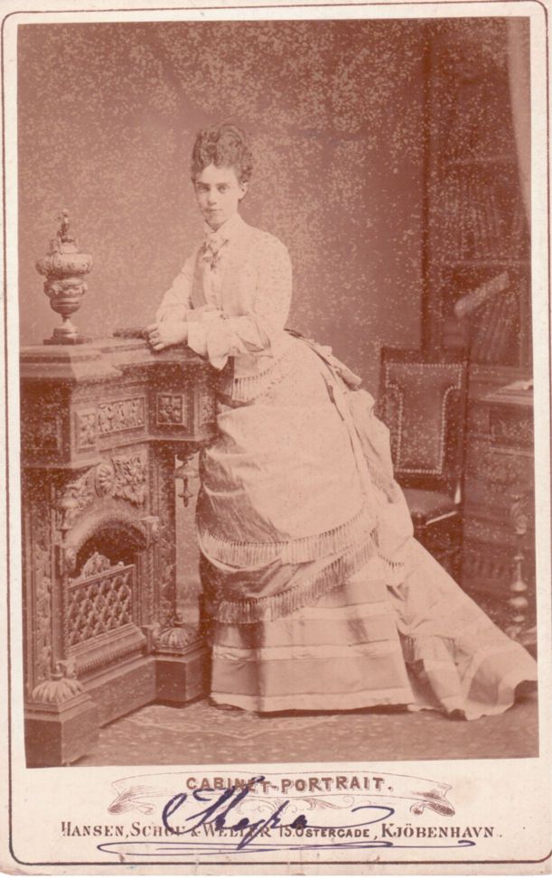 THYRA — Lovely cabinet photo by Hansen Schou & Weltlr, signed | Sophie Dupré Autographs
