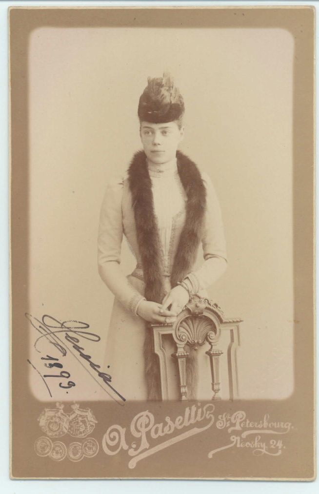 XENIA ALEXANDROVNA — Fine Cabinet Photograph by A. Pasetti, signed and dated, | Sophie Dupré Autographs