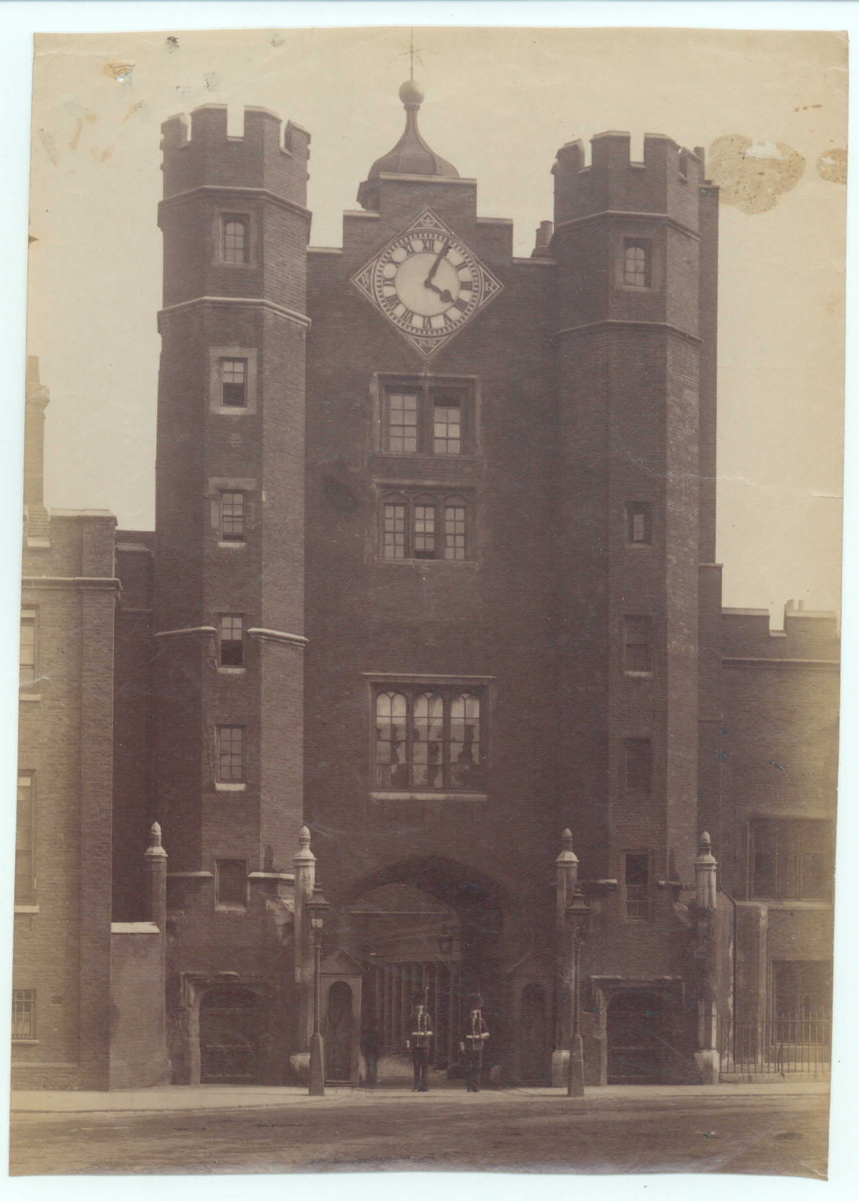 ST JAMES'S — Fine large image of the carriage entrance of St James's Palace with the two sentries standing outside, 7.5 x 5.5, London, c. | Sophie Dupré Autographs