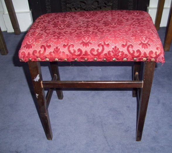 [GEORGE V — Stool that was designed and made for use at the Coronation, | Sophie Dupré Autographs