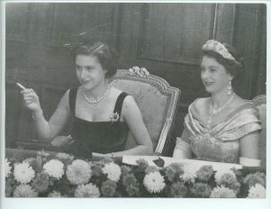 [ELIZABETH — Unsigned press photo | Sophie Dupré Autographs