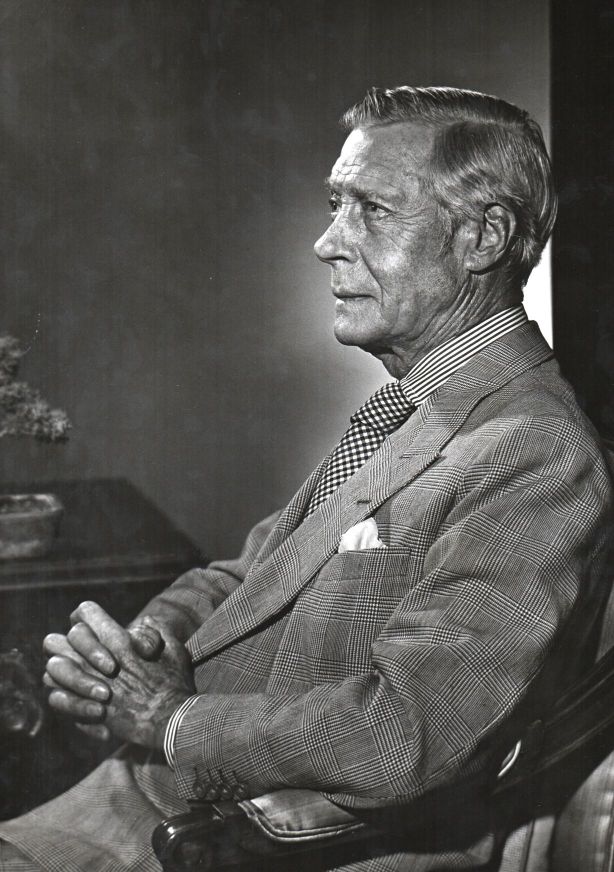 [EDWARD VIII — Fine large unsigned photo by  Karsh of Ottowa, | Sophie Dupré Autographs