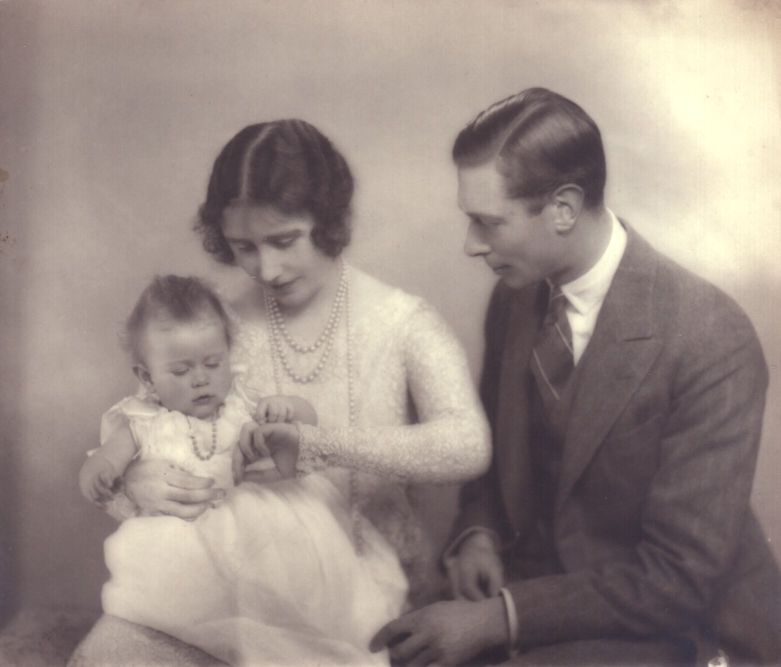 [GEORGE VI — Excellent unsigned vintage photo | Sophie Dupré Autographs