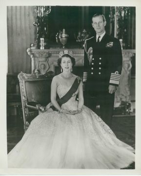 [ELIZABETH II — Superb unsigned Coronation photo, | Sophie Dupré Autographs