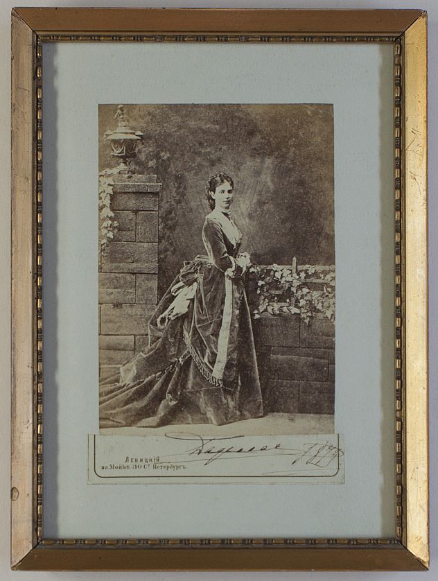MARIA FEODOROVNA — Lovely Russian Cabinet photo signed in her Danish name Dagmar, | Sophie Dupré Autographs