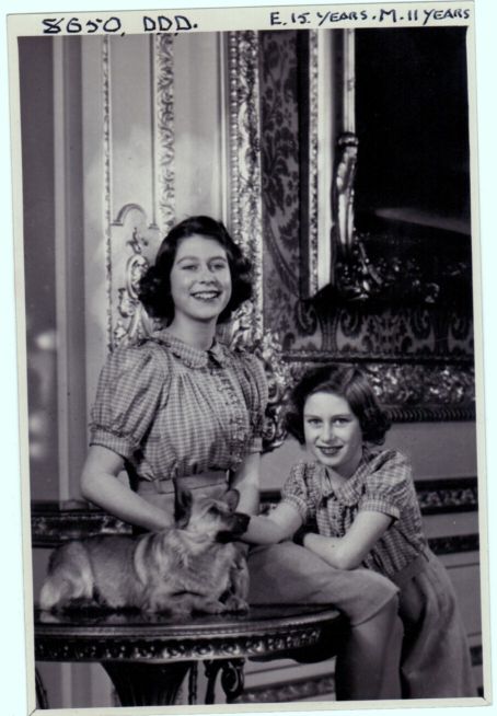 [ELIZABETH II — Delightful unpublished photo by Marcus Adams | Sophie Dupré Autographs