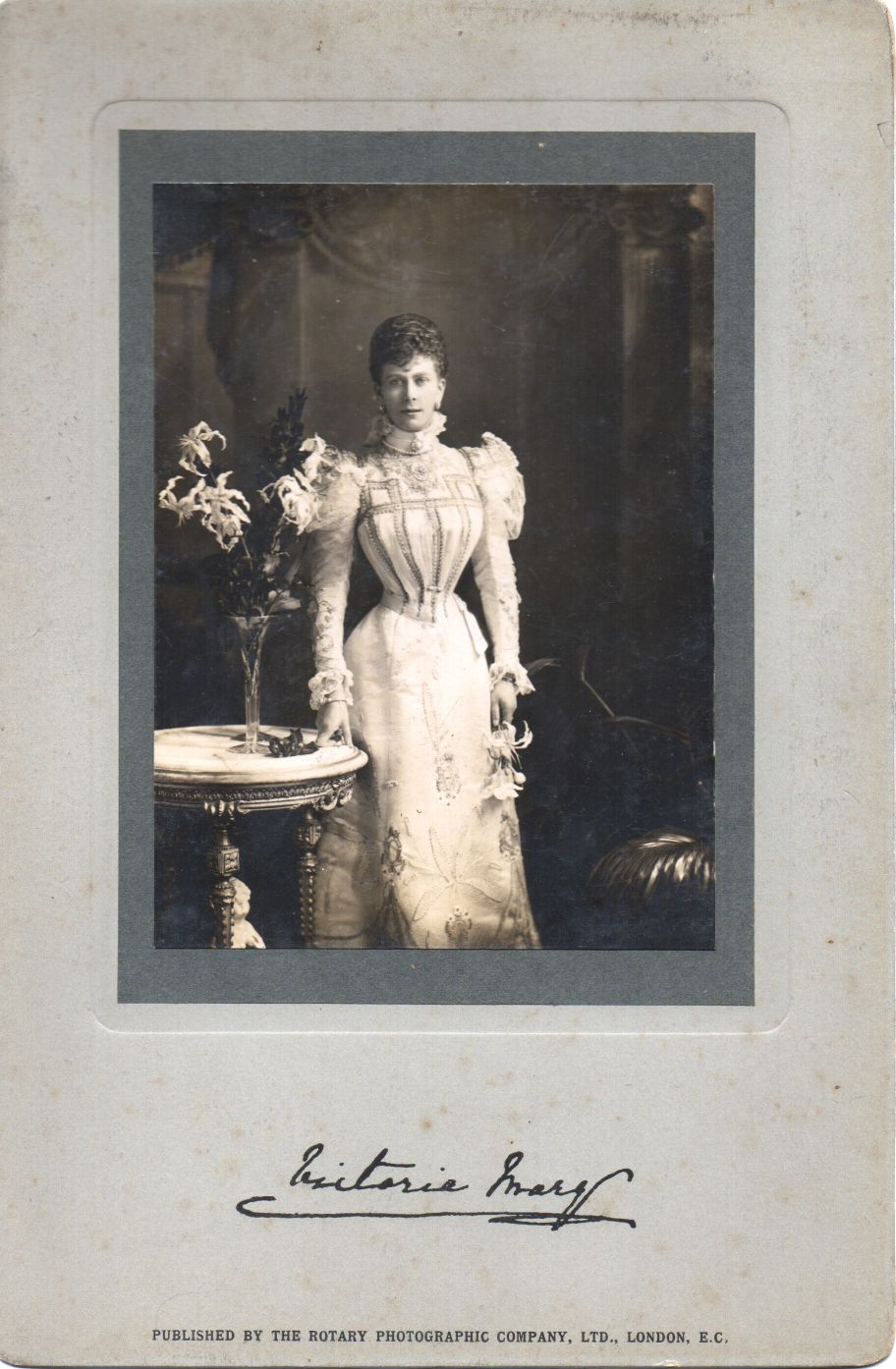 [GEORGE V — Charming pair of unsigned photos by Rotary, | Sophie Dupré Autographs