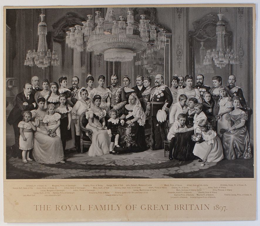 [VICTORIA — Large unsigned photo of a picture showing the entire Royal Family of Great Britain, | Sophie Dupré Autographs