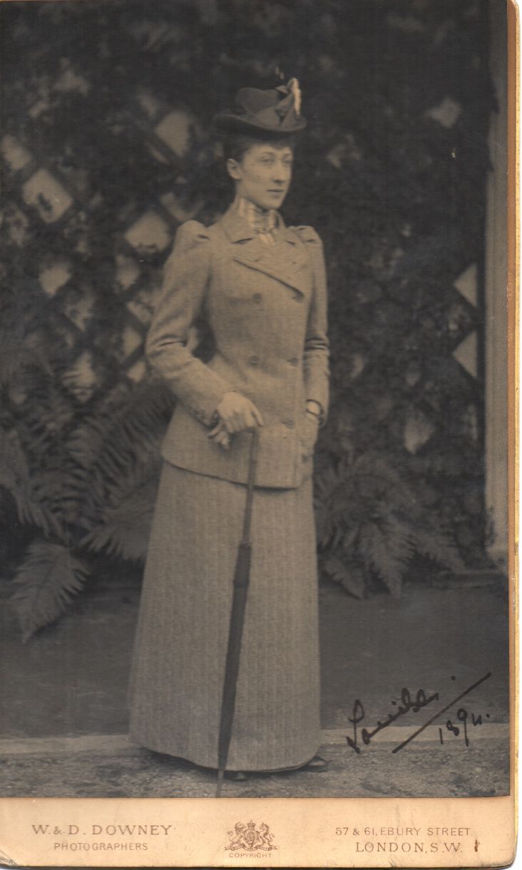 LOUISE VICTORIA — Charming imperial cabinet photo by W. & D. Downey, signed & dated | Sophie Dupré Autographs