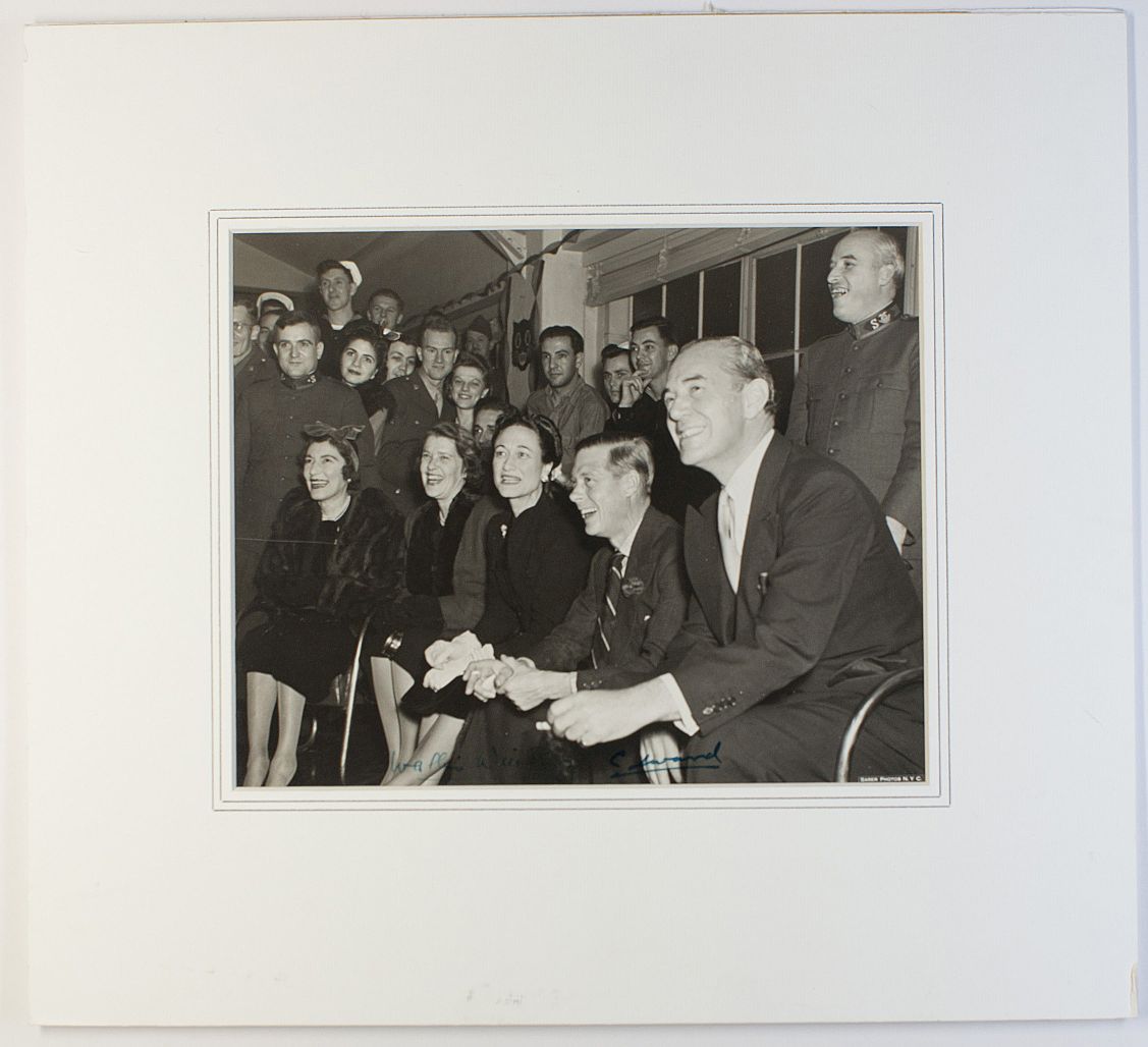 EDWARD VIII — Fine large photo by Sarer Photos, NYC, signed by both Wallis Windsor & Edward, | Sophie Dupré Autographs
