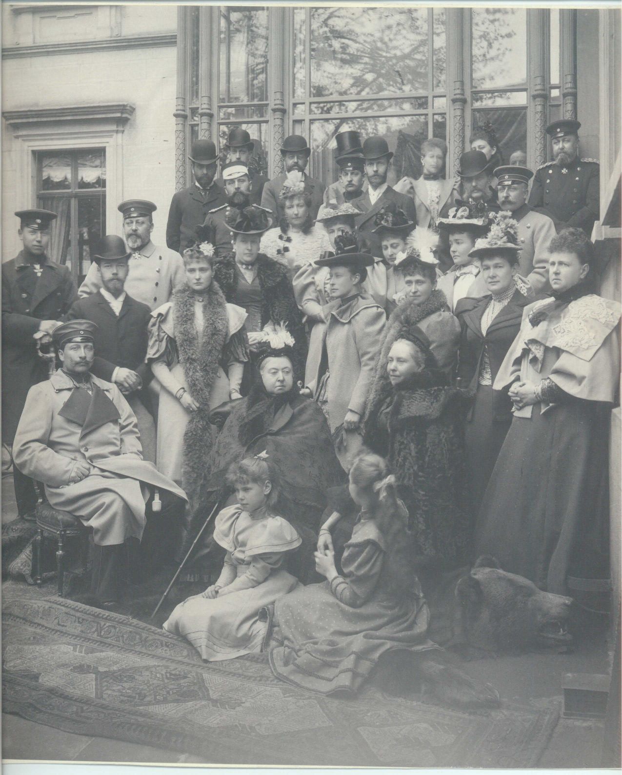 VICTORIA — Superb group photo by Eduard Uhlenhuth taken at the Coburg wedding of Grand Duchess Victoria Melita to Grand Duke Ernest Ludwig, | Sophie Dupré Autographs