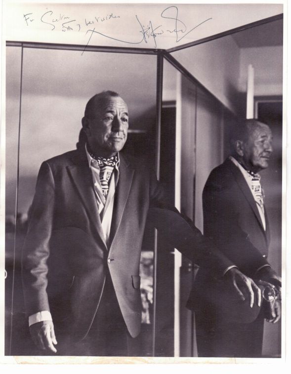 COWARD — Superb large photo, annotated on the verso as being by the German photographer Horst TAPPE, signed and inscribed, | Sophie Dupré Autographs