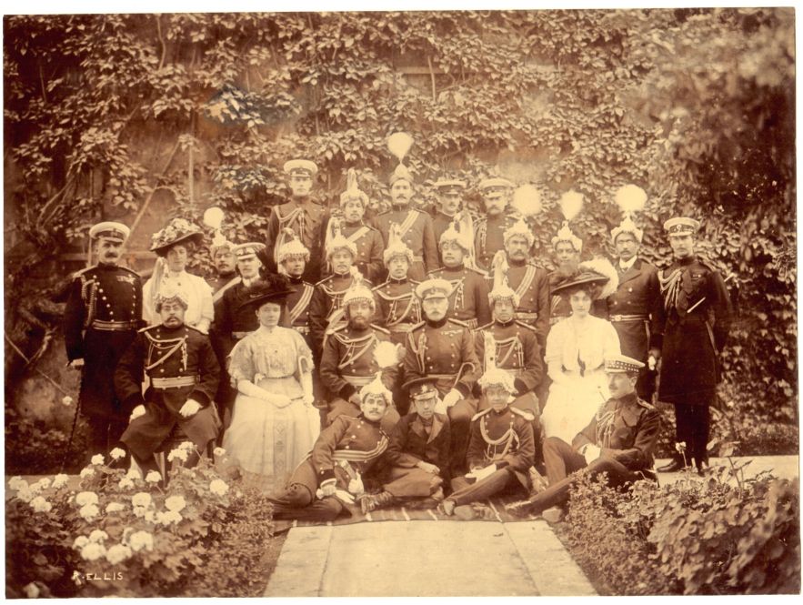 [ARTHUR — Charming unsigned group photo, | Sophie Dupré Autographs