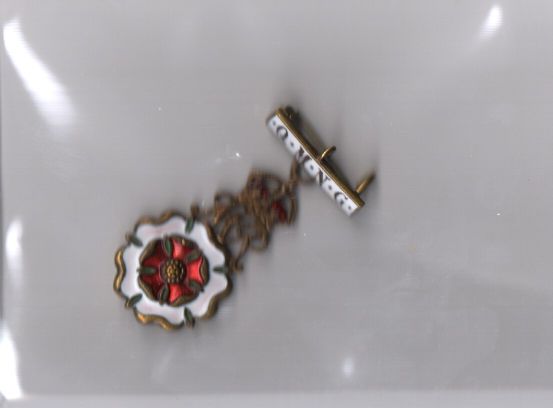 [MARY — Charming badge for the Guild | Sophie Dupré Autographs