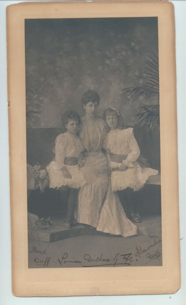 LOUISE VICTORIA — Fine photo by W & D Downey, signed by the Princess and her young daughters, | Sophie Dupré Autographs
