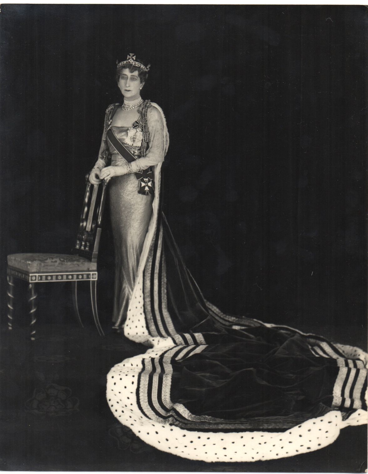 [MAUD — Fine unsigned portrait photo by Hay Wrightson, | Sophie Dupré Autographs