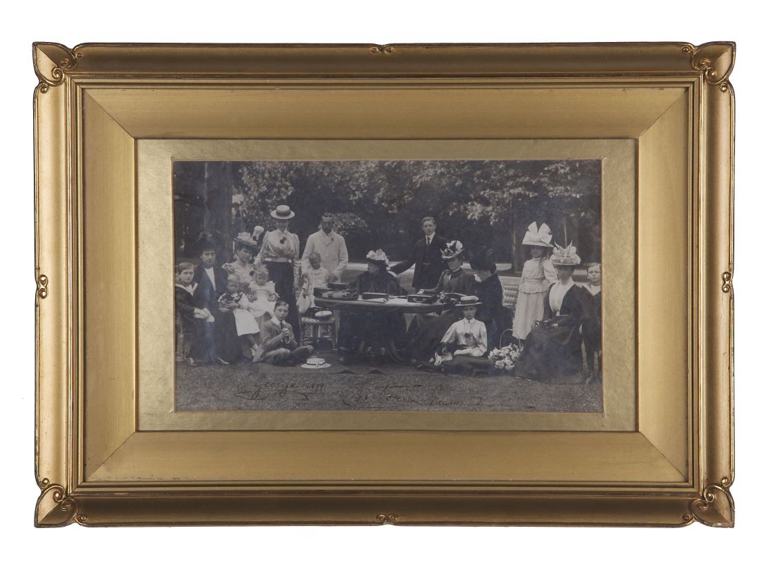 GEORGE V — Superb group photo signed by the Duke and Duchess of York and dated by the Duke | Sophie Dupré Autographs