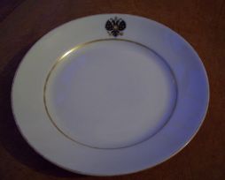 [NICHOLAS II — Fine white china dinner plate made by the Imperial Porcelain factory, | Sophie Dupré Autographs