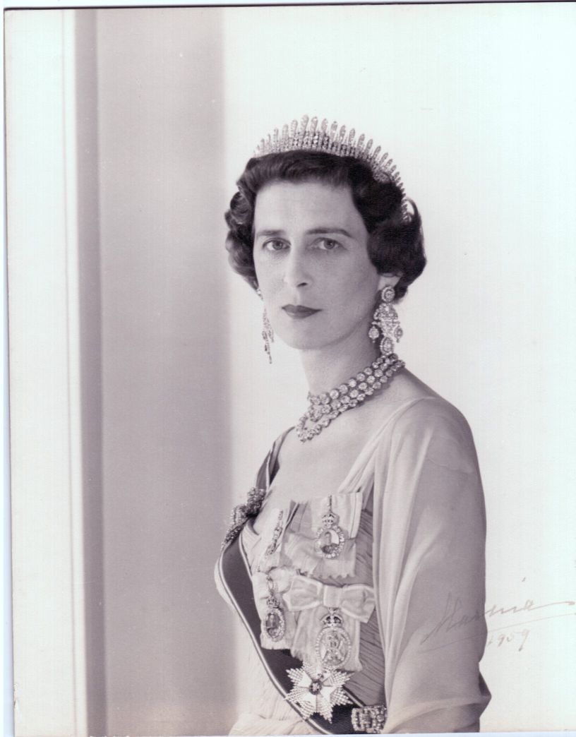 MARINA — Superb formal photo signed and dated, also signed in red ink by Beaton, | Sophie Dupré Autographs