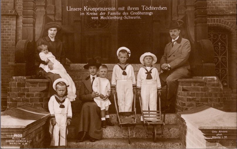 [CECILIE — Fine unsigned postcard photo showing the Crown Princess with her brother and her children | Sophie Dupré Autographs
