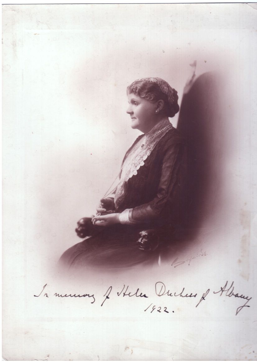 [HÉLÈNE — Magnificent unsigned photo by Sryaini (?) with manuscript annotation In Memory of Helen Duchess of Albany 1922 | Sophie Dupré Autographs