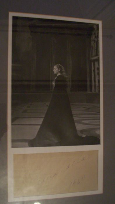 CALLAS — Fine photo with signature and date | Sophie Dupré Autographs
