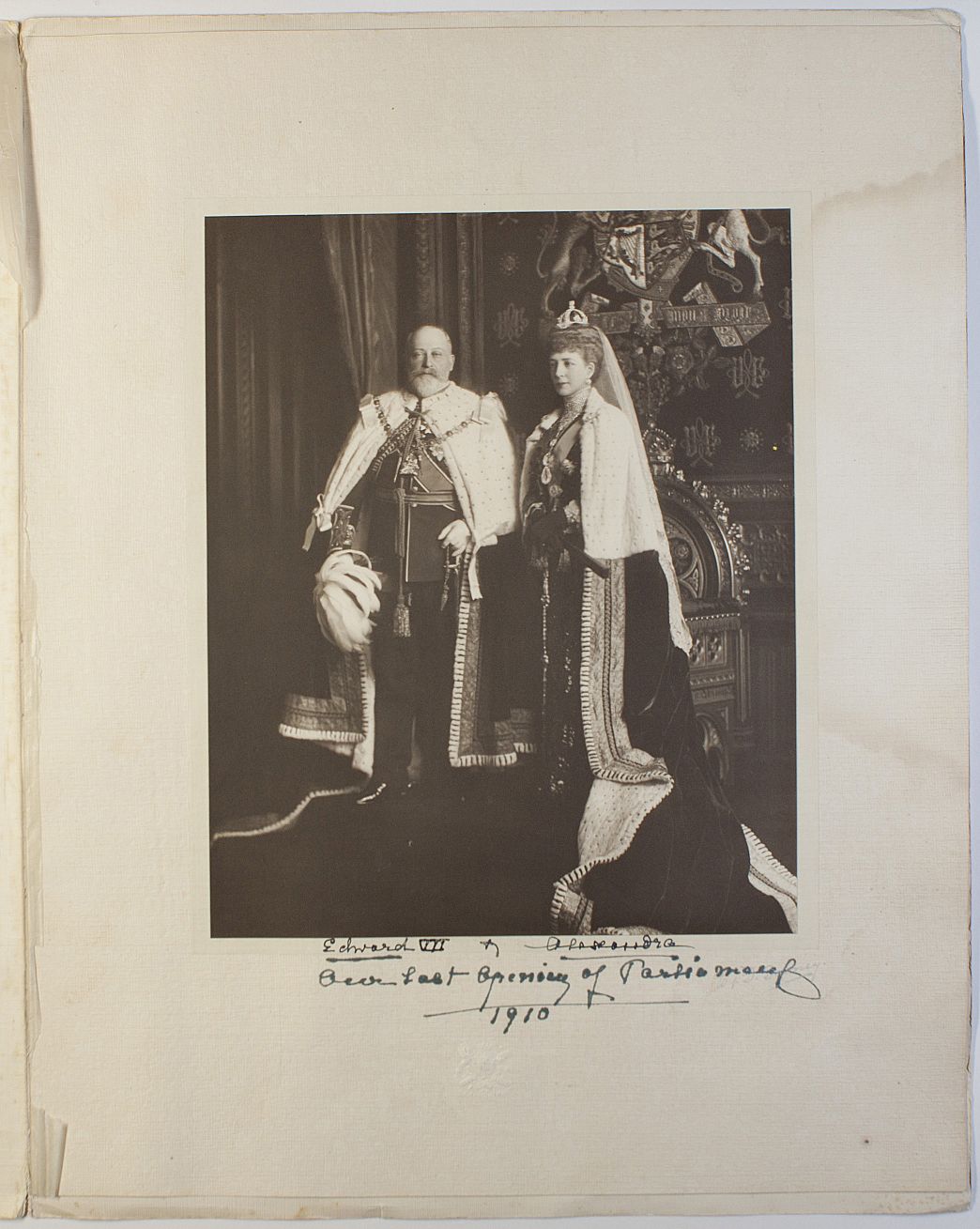 ALEXANDRA — Fine print of the photo by W. & D. Downey, signed and dated by the Queen, | Sophie Dupré Autographs