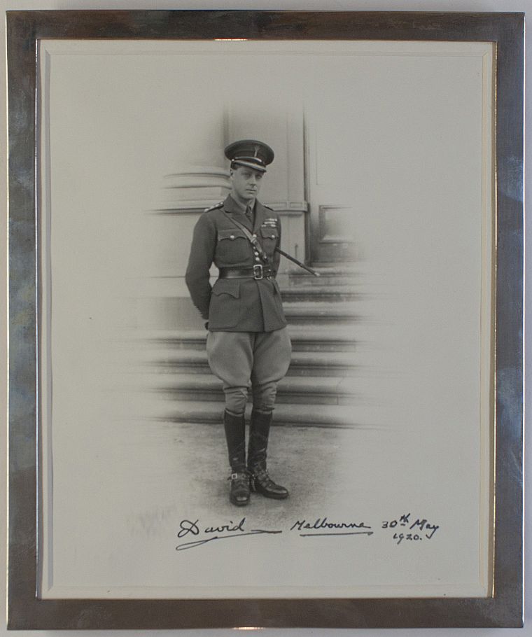 EDWARD VIII — Exceptional photo by Spencer Shier with the photographer's blind stamp, signed David with the place and date | Sophie Dupré Autographs