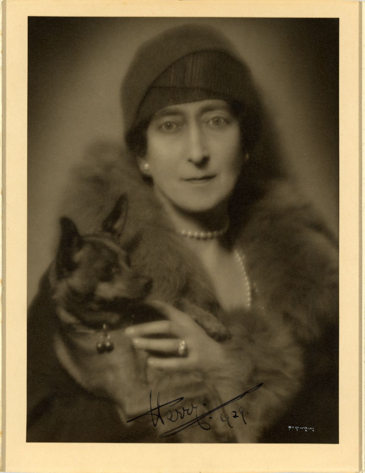 MAUD — Superb portrait photo Signed ('Harry') and dated, also signed and dated in white ink by the photographer Stowall (?) and dated | Sophie Dupré Autographs